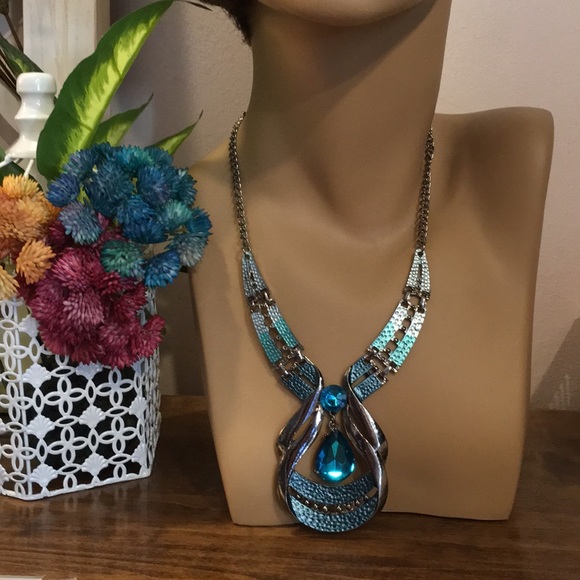 Blue, Green Statement Necklace & Earrings Set - Picture 4 of 8